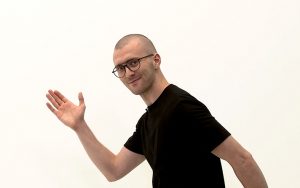 Почему черные быстро бегают?