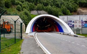 Из-за сильного ливня с градом временно закрыли Транскам