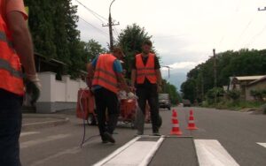 Во Владикавказе обновляют дорожную разметку