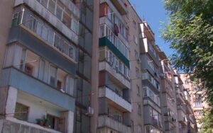 Жильцы дома на Проспекте Коста, 278 жалуются на протекающие трубы