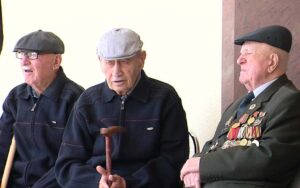 Пенсионеры старше 80 лет и инвалиды первой группы получат ежемесячную прибавку