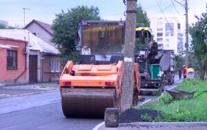 Во Владикавказе продолжают ремонтировать дороги