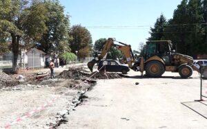 В Беслане благоустраивают привокзальную площадь железнодорожной станции