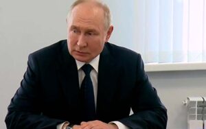 Владимир Путин почтил память жертв теракта в Беслане