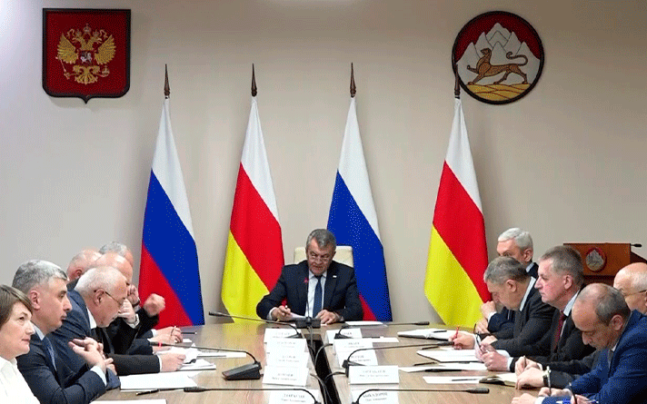 Сергей Меняйло провел еженедельное аппаратное совещание