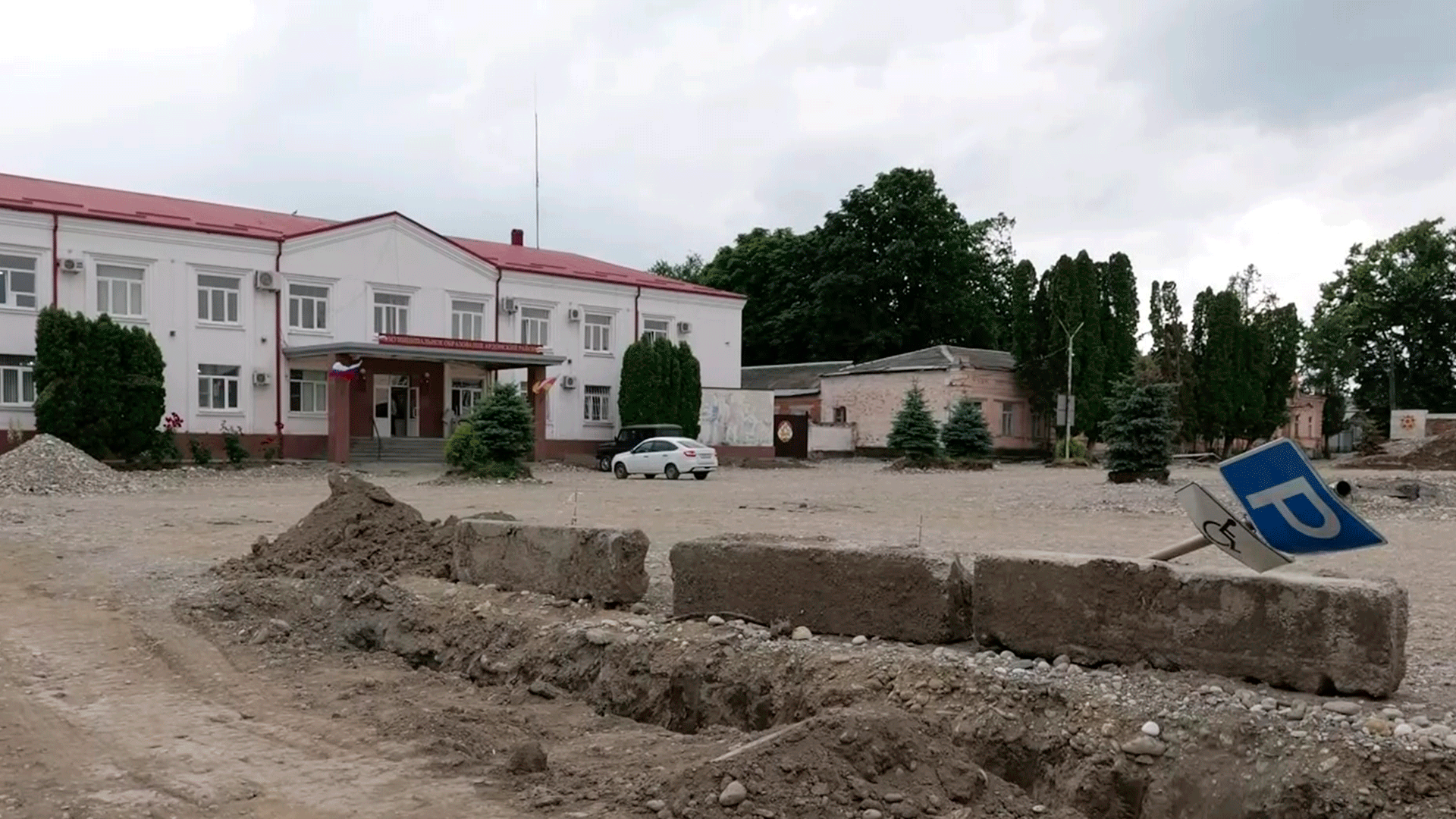 Центральную площадь Ардона продолжают благоустраивать