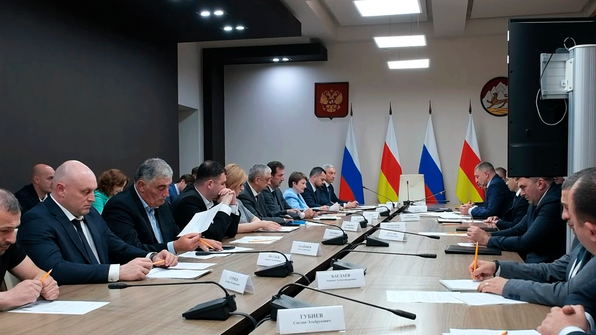 Борис Джанаев провел совещание по развитию системы общественного транспорта