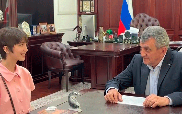  Сергей Меняйло фембӕлд ӕвзонг поэтессӕ Плиты Никольимӕ