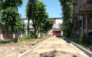 Во дворе многоквартирных домов на улице Леваневского 275 и 277 приступили к благоустройству