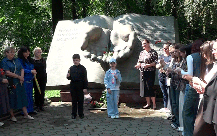 Дзӕуджыхъӕуы Намысы аллейы æрымысыдысты Беслӕны теракты амӕттӕгты