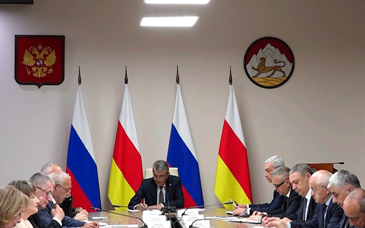 Сергей Меняйло провел еженедельное аппаратное совещание