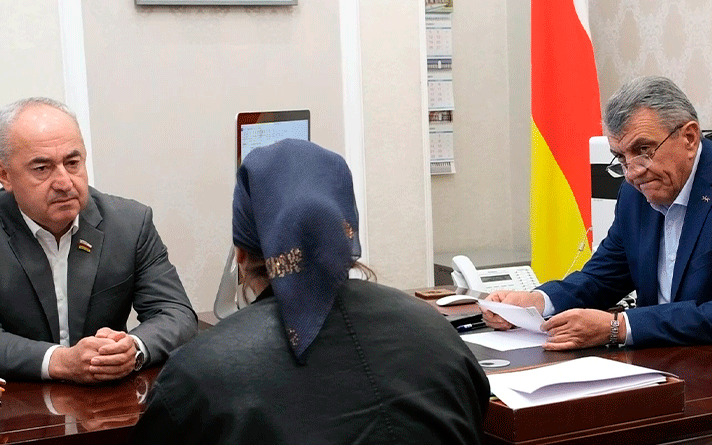 Сергей Меняйло провел личный прием граждан для членов семей участников специальной военной операции